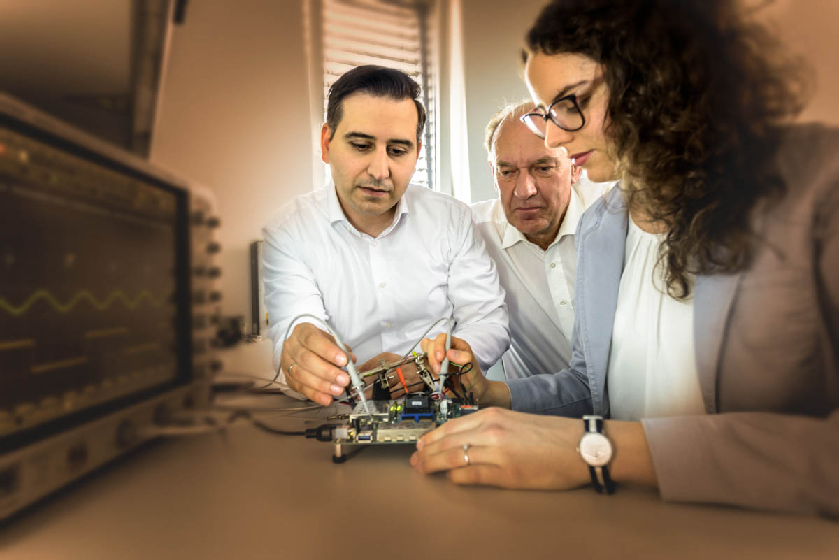 Our diverse and agile team is working on highly complex ICs and FGPAs in technical ESD laboratories for the development and testing of prototypes. The management processes include the whole development process of ICs and FPGAs from the idea to series production. Our microelectronic development covers the whole range of automotive, industry, consumer and IoT applications.